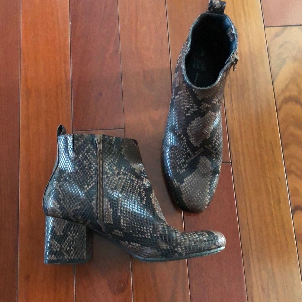 Brown/Black Snack Skin bootie, 9